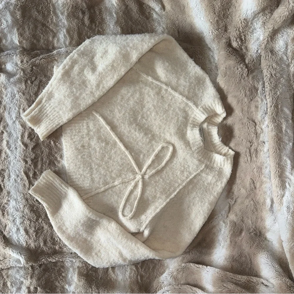 American eagle Cream Sweater with Bow Detail - Picture 2 of 8